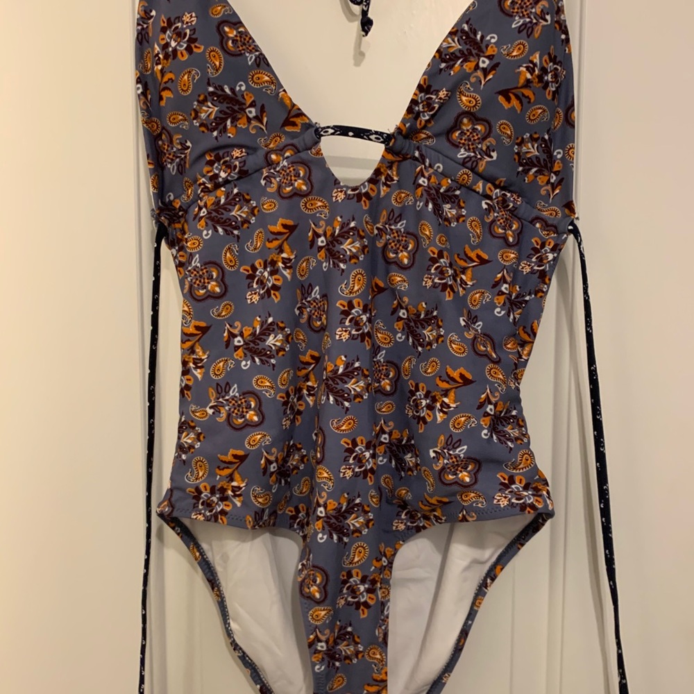 Bathing suit